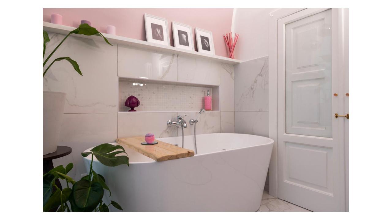 Light Pink - Suite In The Middle Of Everything Torre Annunziata Ngoại thất bức ảnh